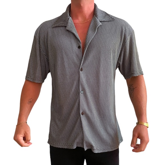 Soft and lightweight Button Down - Picture 2 of 7
